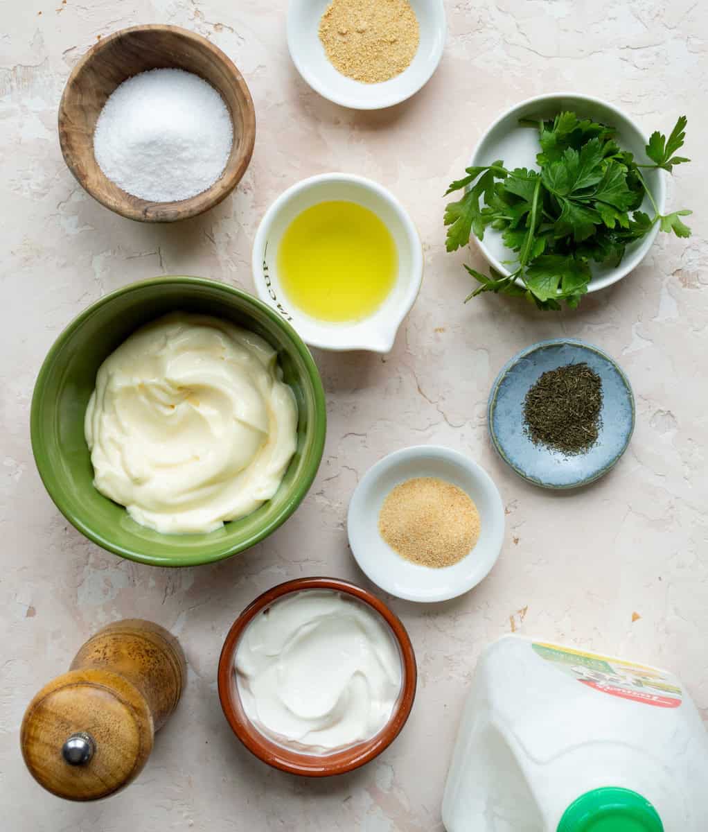 Ingredients for chili's ranch recipe.