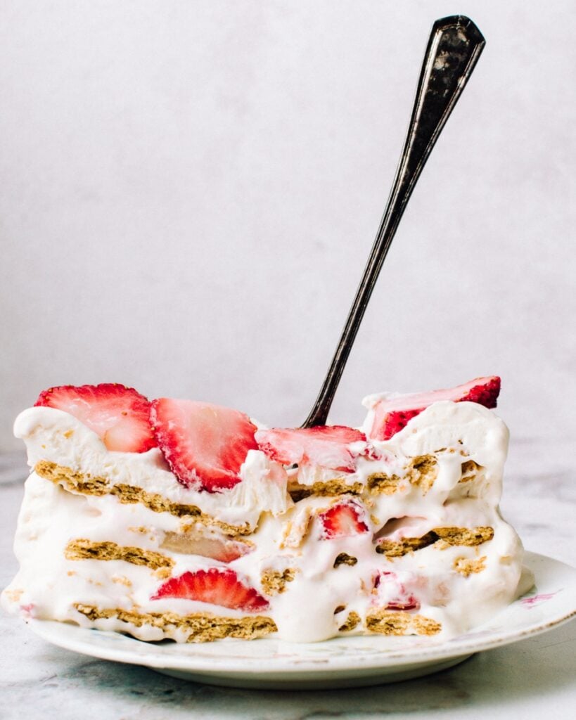 Strawberry icebox cake with cream cheese.